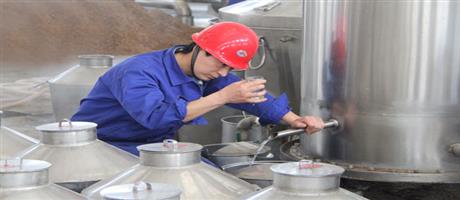 賈湖酒業(yè)自動(dòng)化釀酒車(chē)間一角